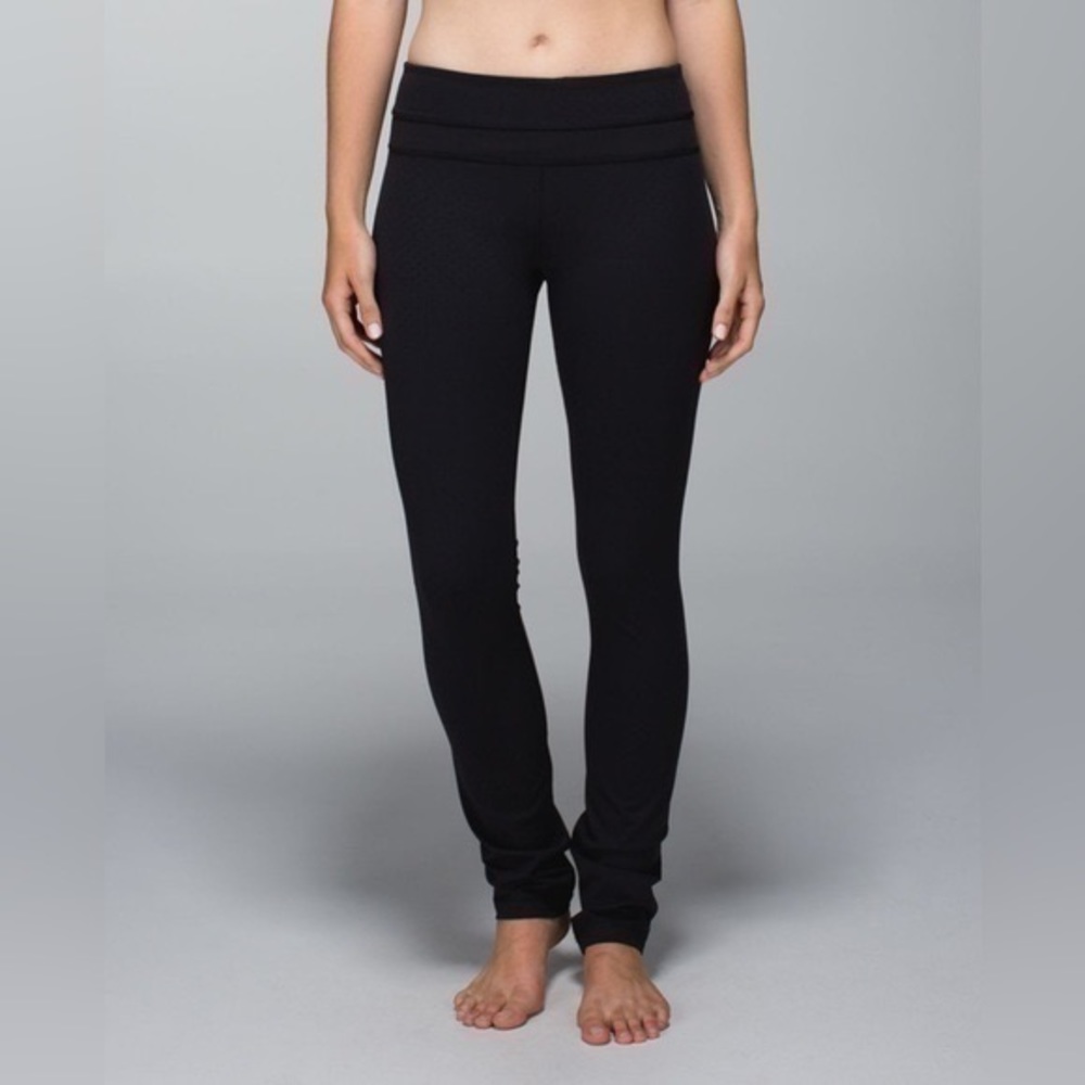 Lululemon ‘Skinny’ Groove pant (Size 8)